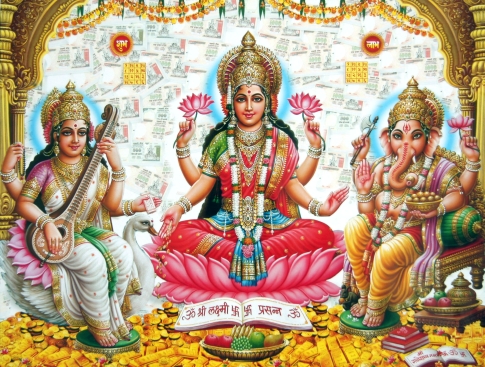 Лакшми дарует всем верующим в нее благосостояния, богатство и процветание. В праздник Дивали Лакшми посещает дома, и ей поклоняются наряду с такими денежными божествами как Ганеша и Кубера.